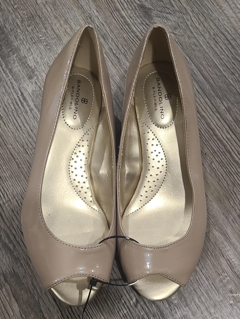 Bandolino Candra Low Wedge Peep Toe Dress Pumps Size 6 WIDE